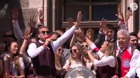 凱恩奪冠慶功夜高唱《Sweet Caroline》喜極而泣