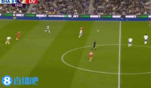 薩拉赫近距離半空門踢偏！紀錄在眼前卻懊惱離場