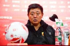 青島紅獅主帥：足協(xié)杯對(duì)陣泰山是學(xué)習(xí)機(jī)會(huì)，聯(lián)賽仍是重點(diǎn)