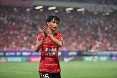 北青體育評楊明洋：體格單薄卻韌勁十足，思維敏捷善于動腦