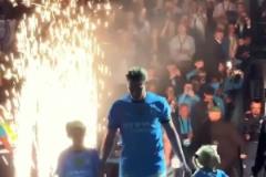 傳奇告別！33歲德布勞內(nèi)攜手一家人與曼城主場球迷告別