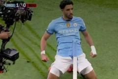 馬爾穆什滿分慶祝世界波，滑跪四道杠震撼全場(chǎng)