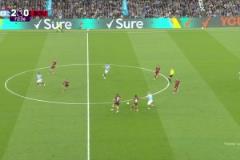 十人打十人！庫克亮鞋釘鏟倒岡薩雷斯，裁判果斷將其直紅罰下