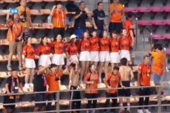 補時絕殺！云南遠征小白裙女球迷跳著慶祝