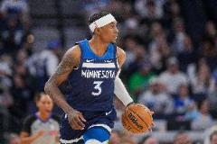 寶藏球員！麥克丹尼爾斯半場(chǎng)2中2得5分4板 外線(xiàn)防守關(guān)鍵作用顯著