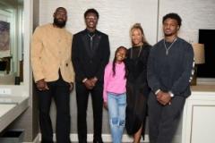 詹姆斯曬全家福寄語布萊斯：2025年舞會王子 為你感到無比驕傲