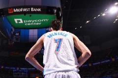 肯威賽后激勵(lì)切特：用自身能量扭轉(zhuǎn)比賽局勢(shì)