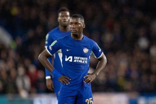 凱塞多原計(jì)劃佩戴藍(lán)色面具對(duì)陣曼聯(lián)，后改為黑色面具