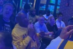 哈利伯頓的父親賽后開(kāi)心壞了，舞都跳起來(lái)了