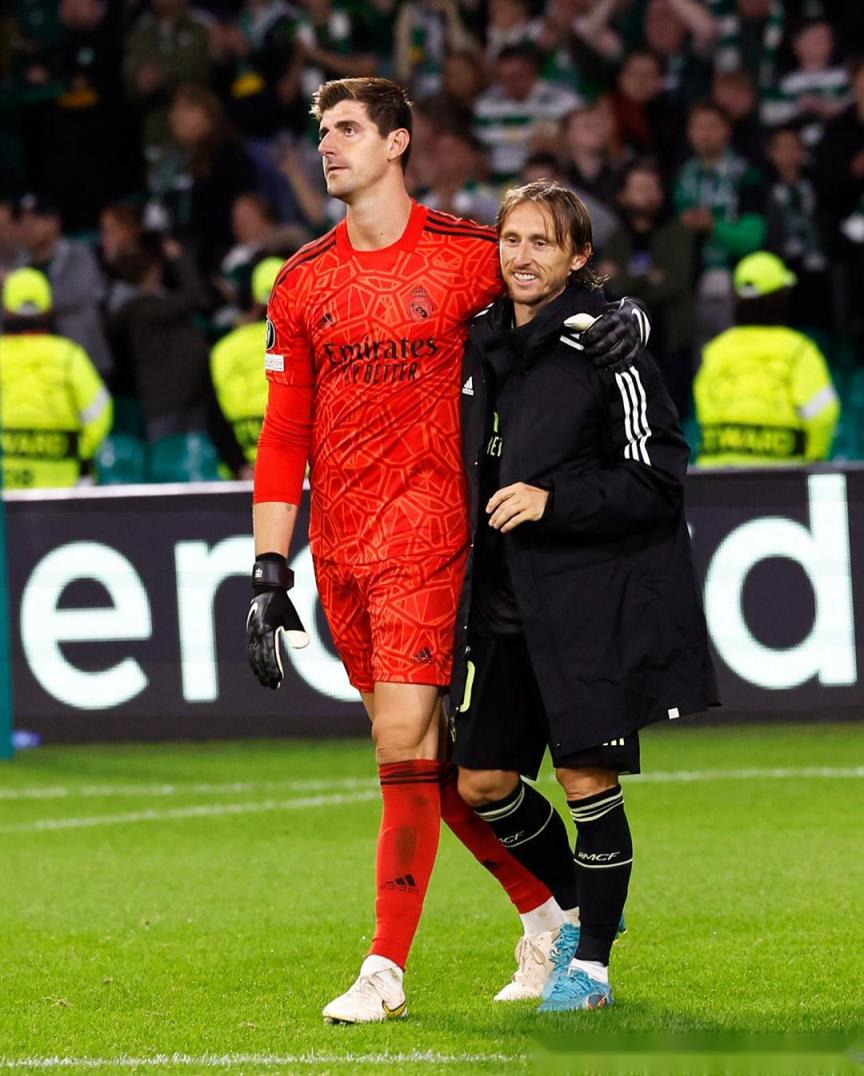 庫爾圖瓦致敬魔笛：你是皇馬的傳奇，我為能與你并肩作戰(zhàn)感到驕傲