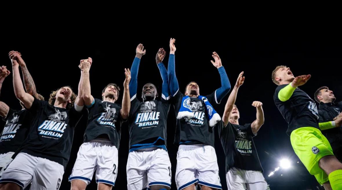 比勒費(fèi)爾德戰(zhàn)勝德甲強(qiáng)隊(duì)，有望成為德甲歷史首支奪冠球隊(duì)