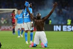 盧卡庫(kù)正式加盟那不勒斯，14球11助領(lǐng)跑意甲，近5年4次轉(zhuǎn)會(huì)引熱議