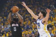 歷史今天：哈登三分11中0創(chuàng)最鐵紀(jì)錄 火箭力克勇士