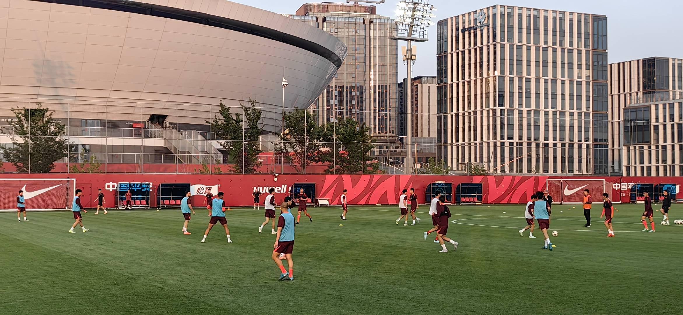 國足訓練半場攻防，汪士欽、劉若釩缺席