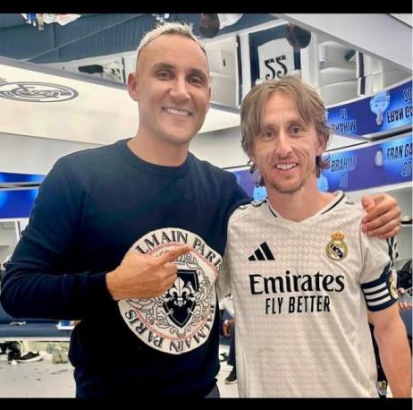 老友相聚！納瓦斯發(fā)布合照致敬莫德里奇：傳奇