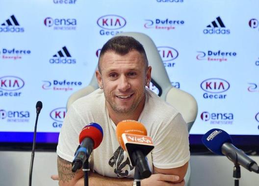 卡薩諾：阿萊格里在米蘭放棄皮爾洛，若執(zhí)教洛博特卡則應(yīng)離隊(duì)